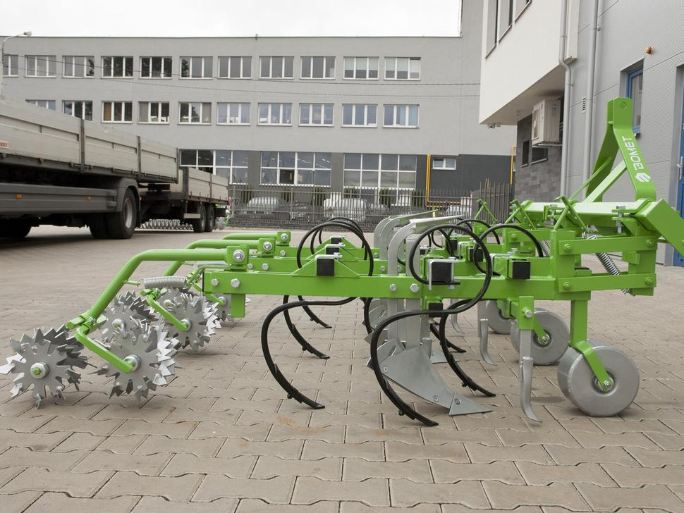 Bomet Jäthacke / Hoe ridger / Butteuse / Rincalzatore assolcatore / Полольник-окучник / Obsypnik - Stroj na obdělávání půdy: obrázek 3 Bomet Jäthacke / Hoe ridger / Butteuse / Rincalzatore assolcatore / Полольник-окучник / Obsypnik - Stroj na obdělávání půdy: obrázek 3