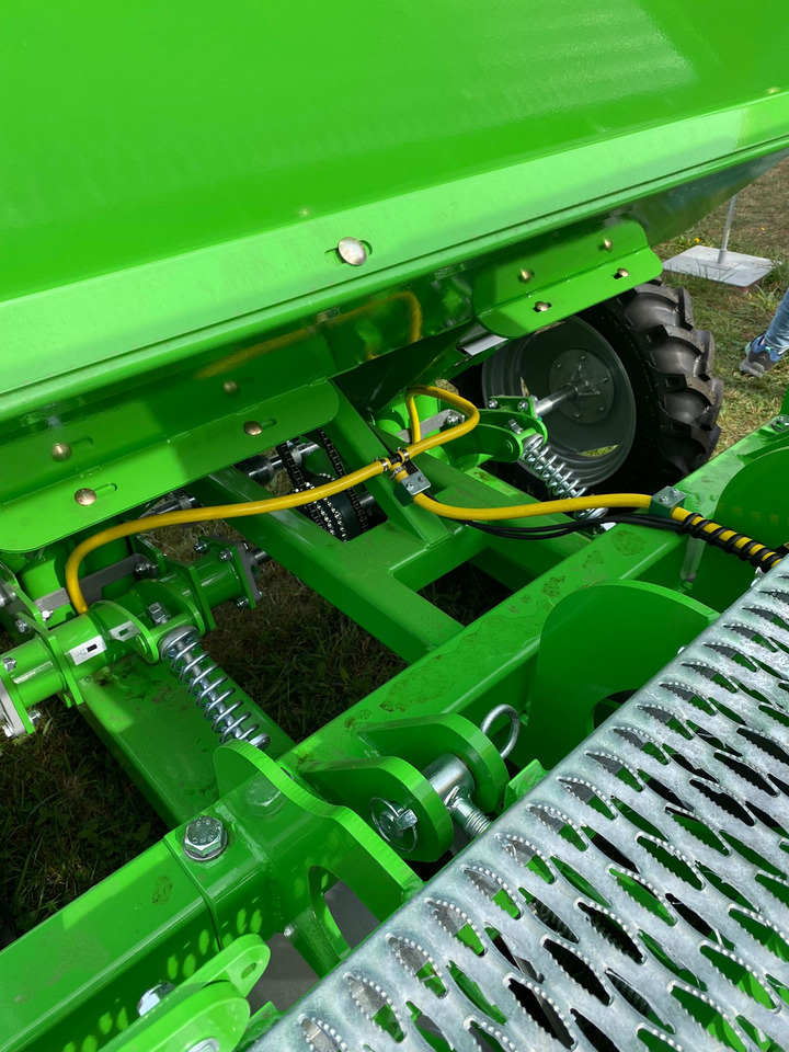 Nový Sazeč brambor Bomet Kartoffelpflanzmaschine / Potato planter / Planteuse de pomme de terre / Piantapatate / Sadzarka ziemniaków: obrázek 8
