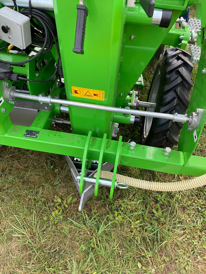 Nový Sazeč brambor Bomet Kartoffelpflanzmaschine / Potato planter / Planteuse de pomme de terre / Piantapatate / Sadzarka ziemniaków: obrázek 14