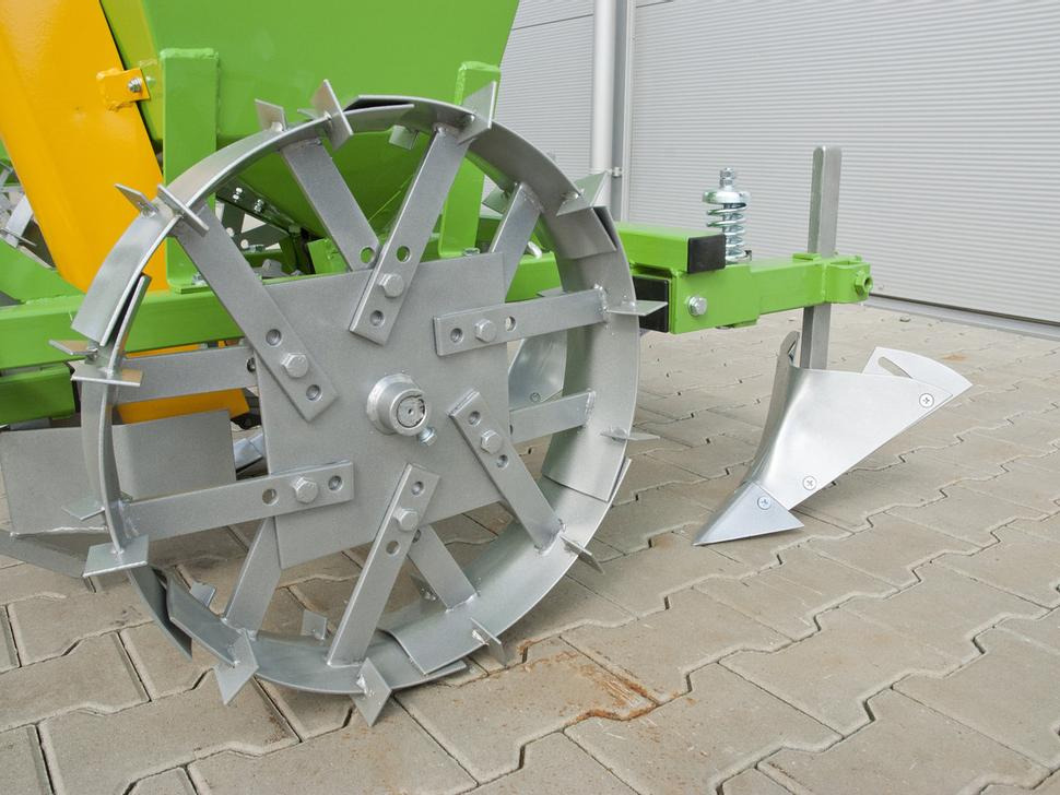 Bomet Kartoffelpflanzmaschine / Potato planter / Planteuse de pomme de terre / Piantapatate / Sadzarka ziemniaków - Sazeč brambor: obrázek 3 Bomet Kartoffelpflanzmaschine / Potato planter / Planteuse de pomme de terre / Piantapatate / Sadzarka ziemniaków - Sazeč brambor: obrázek 3