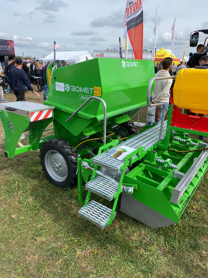 Bomet Kartoffelpflanzmaschine / Potato planter / Planteuse de pomme de terre / Piantapatate / Sadzarka ziemniaków - Sazeč brambor: obrázek 4 Bomet Kartoffelpflanzmaschine / Potato planter / Planteuse de pomme de terre / Piantapatate / Sadzarka ziemniaków - Sazeč brambor: obrázek 4
