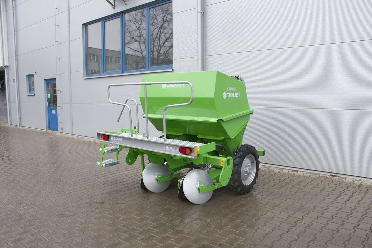 Bomet Kartoffelpflanzmaschine / Potato planter / Planteuse de pomme de terre / Piantapatate / Sadzarka ziemniaków - Sazeč brambor: obrázek 2 Bomet Kartoffelpflanzmaschine / Potato planter / Planteuse de pomme de terre / Piantapatate / Sadzarka ziemniaków - Sazeč brambor: obrázek 2