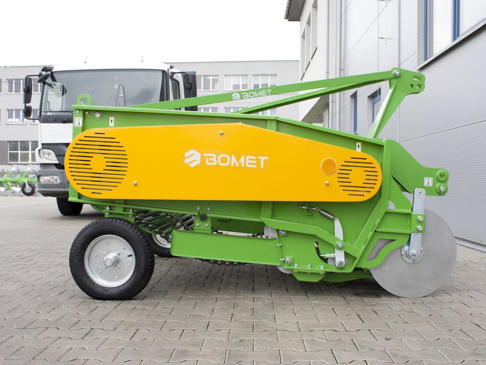 Bomet Siebkettenroder / Potato digger / Arracheuse de pomme de terre / Scavapatate / Cavador de patatas / 2-рядная картофелекопалка / Kopaczka do ziemniaków - Bramborový kombajn: obrázek 4 Bomet Siebkettenroder / Potato digger / Arracheuse de pomme de terre / Scavapatate / Cavador de patatas / 2-рядная картофелекопалка / Kopaczka do ziemniaków - Bramborový kombajn: obrázek 4
