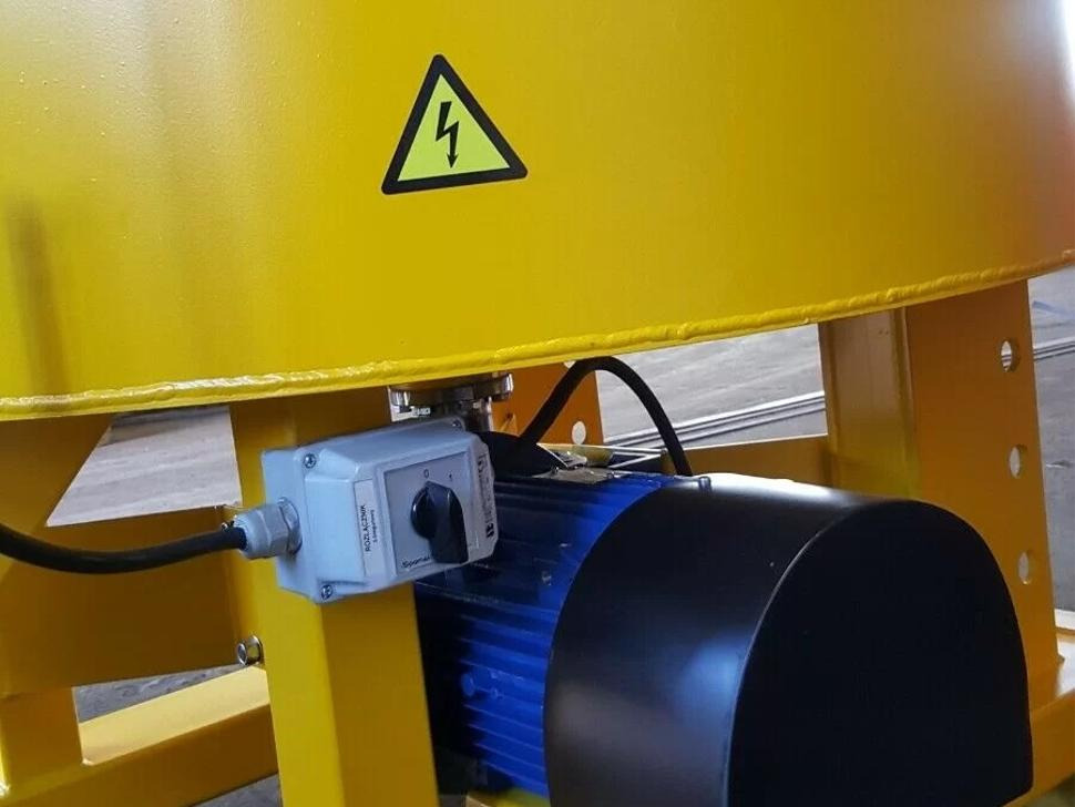 DC Betonmischer / Electric concrete mixer / Malaxeur à béton électrique / Betoniera / Бетономешалка с электроприводом / Betoniarka elektryczna 400 l - Stavební míchačka: obrázek 4 DC Betonmischer / Electric concrete mixer / Malaxeur à béton électrique / Betoniera / Бетономешалка с электроприводом / Betoniarka elektryczna 400 l - Stavební míchačka: obrázek 4