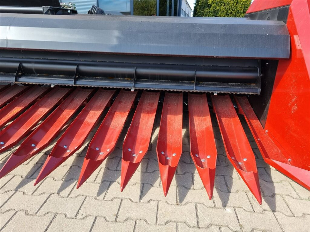 Lupus Sonnenblummenvorsatz / Sunflower harvester / Coupe à tournesol / Сosechadora / Macchina per la raccolta dei girasoli / Жатка для подсолнечника / Przystawka do słonecznika 6,5 m - Adaptér na sklizeň slunečnice: obrázek 2 Lupus Sonnenblummenvorsatz / Sunflower harvester / Coupe à tournesol / Сosechadora / Macchina per la raccolta dei girasoli / Жатка для подсолнечника / Przystawka do słonecznika 6,5 m - Adaptér na sklizeň slunečnice: obrázek 2