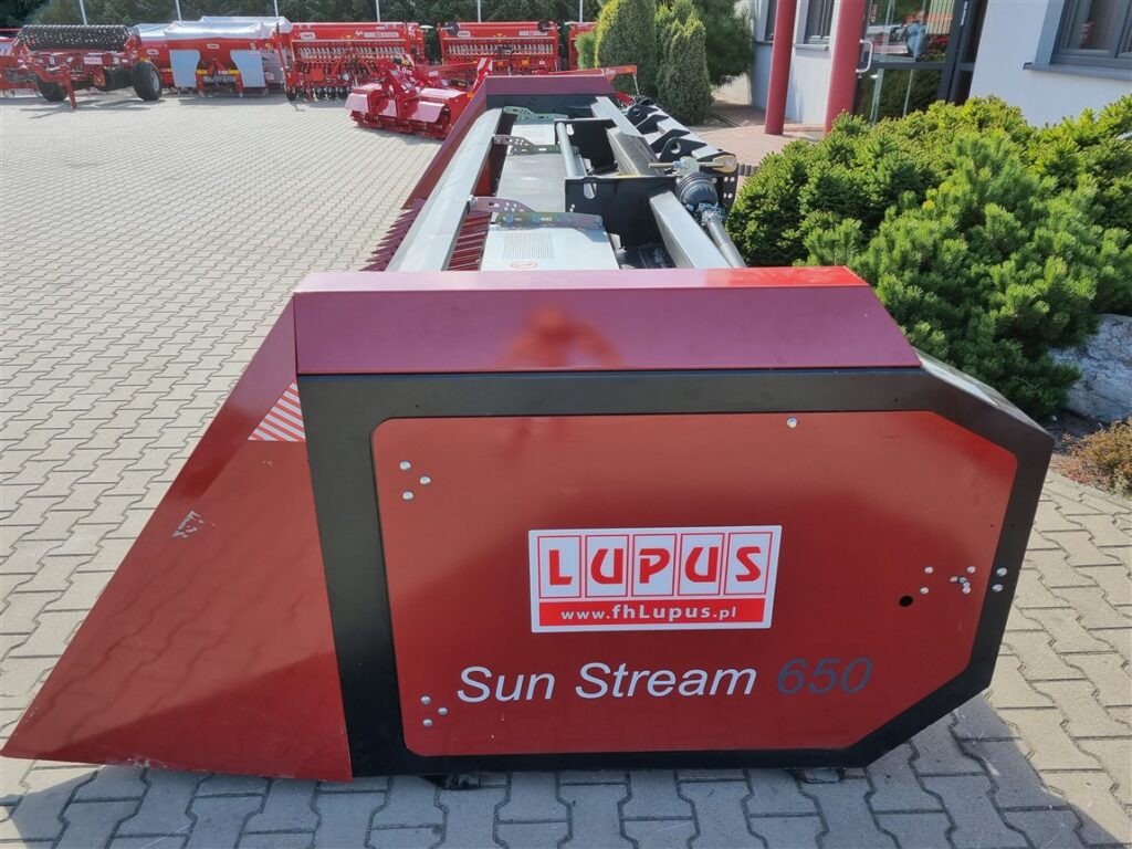 Lupus Sonnenblummenvorsatz / Sunflower harvester / Coupe à tournesol / Сosechadora / Macchina per la raccolta dei girasoli / Жатка для подсолнечника / Przystawka do słonecznika 6,5 m - Adaptér na sklizeň slunečnice: obrázek 3 Lupus Sonnenblummenvorsatz / Sunflower harvester / Coupe à tournesol / Сosechadora / Macchina per la raccolta dei girasoli / Жатка для подсолнечника / Przystawka do słonecznika 6,5 m - Adaptér na sklizeň slunečnice: obrázek 3