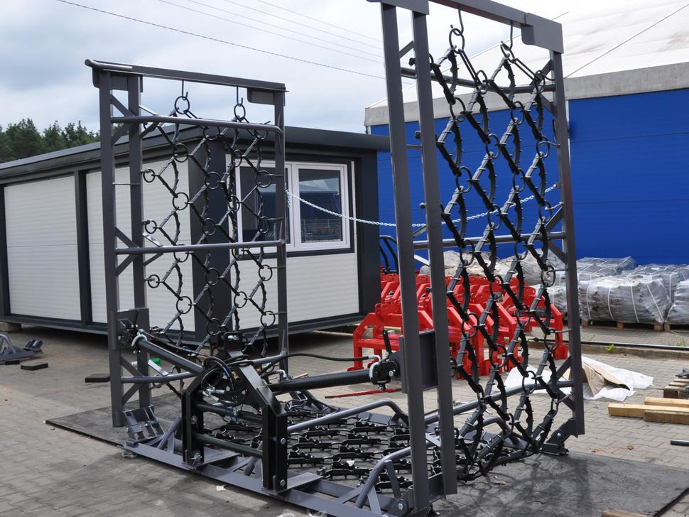 METAL-TECHNIK Wiesenegge / Heavy meadow harrow / Herse de prairie lourde / Strigliatrice pesante / Lanza de prado pesada / Тяжёлая волокуша / Włóka łąkowa ciężka 8 m - Luční brány: obrázek 4 METAL-TECHNIK Wiesenegge / Heavy meadow harrow / Herse de prairie lourde / Strigliatrice pesante / Lanza de prado pesada / Тяжёлая волокуша / Włóka łąkowa ciężka 8 m - Luční brány: obrázek 4