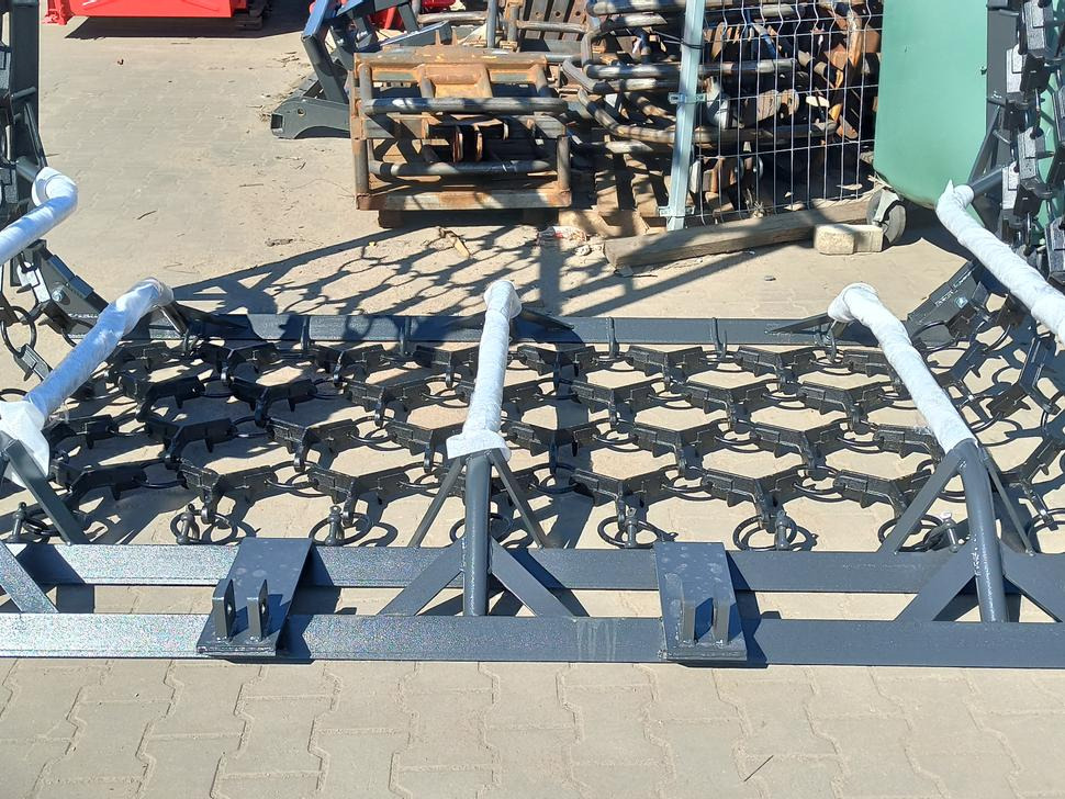 METAL-TECHNIK Wiesenegge / Meadow harrow / Herse de prairie / Strigliatrice / Полевая волокуша / Włóka łąkowa 4 m - Luční brány: obrázek 4 METAL-TECHNIK Wiesenegge / Meadow harrow / Herse de prairie / Strigliatrice / Полевая волокуша / Włóka łąkowa 4 m - Luční brány: obrázek 4
