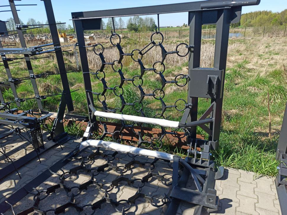 Metal-Technik Wiesenegge / Meadow harrow / Herse de prairie / Strigliatrice / Lanza de prado / Полевая волокуша / Włóka łąkowa 6 m - Luční brány: obrázek 4 Metal-Technik Wiesenegge / Meadow harrow / Herse de prairie / Strigliatrice / Lanza de prado / Полевая волокуша / Włóka łąkowa 6 m - Luční brány: obrázek 4