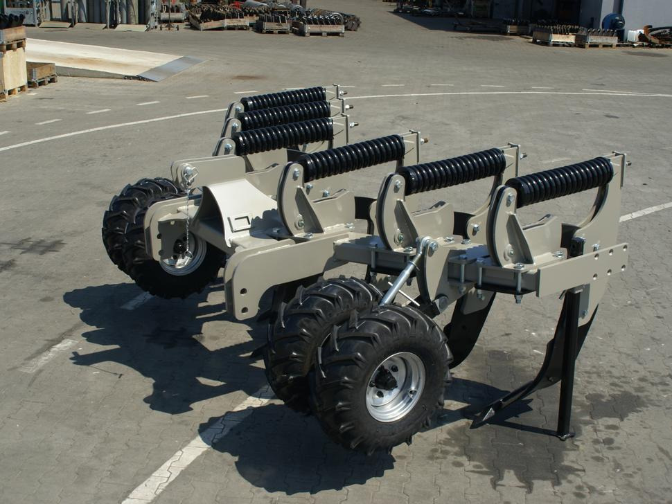 ROLEX Tiefenlockerer / Subsoiler / Décompacteur / Dissodatori / Subsolador / Глубокорыхлитель / Głębosz typ V 3 m - Podrývák: obrázek 2 ROLEX Tiefenlockerer / Subsoiler / Décompacteur / Dissodatori / Subsolador / Глубокорыхлитель / Głębosz typ V 3 m - Podrývák: obrázek 2