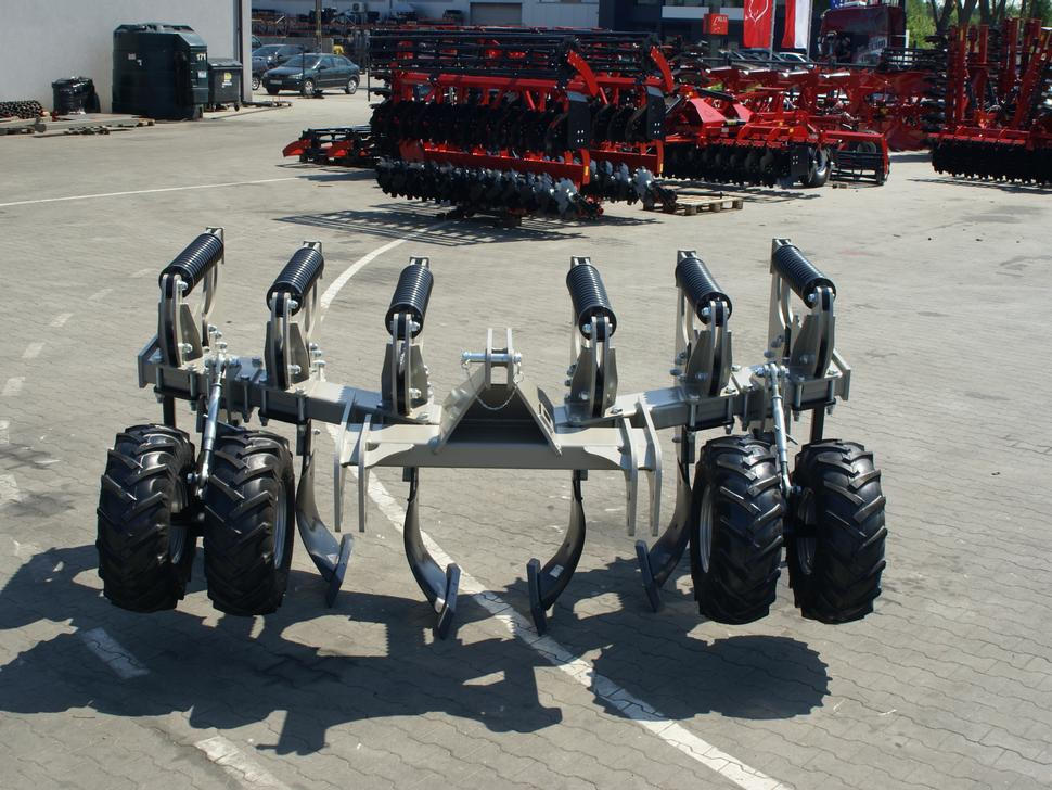 ROLEX Tiefenlockerer / Subsoiler / Décompacteur / Dissodatori / Subsolador / Глубокорыхлитель / Głębosz typ V 3 m - Podrývák: obrázek 5 ROLEX Tiefenlockerer / Subsoiler / Décompacteur / Dissodatori / Subsolador / Глубокорыхлитель / Głębosz typ V 3 m - Podrývák: obrázek 5