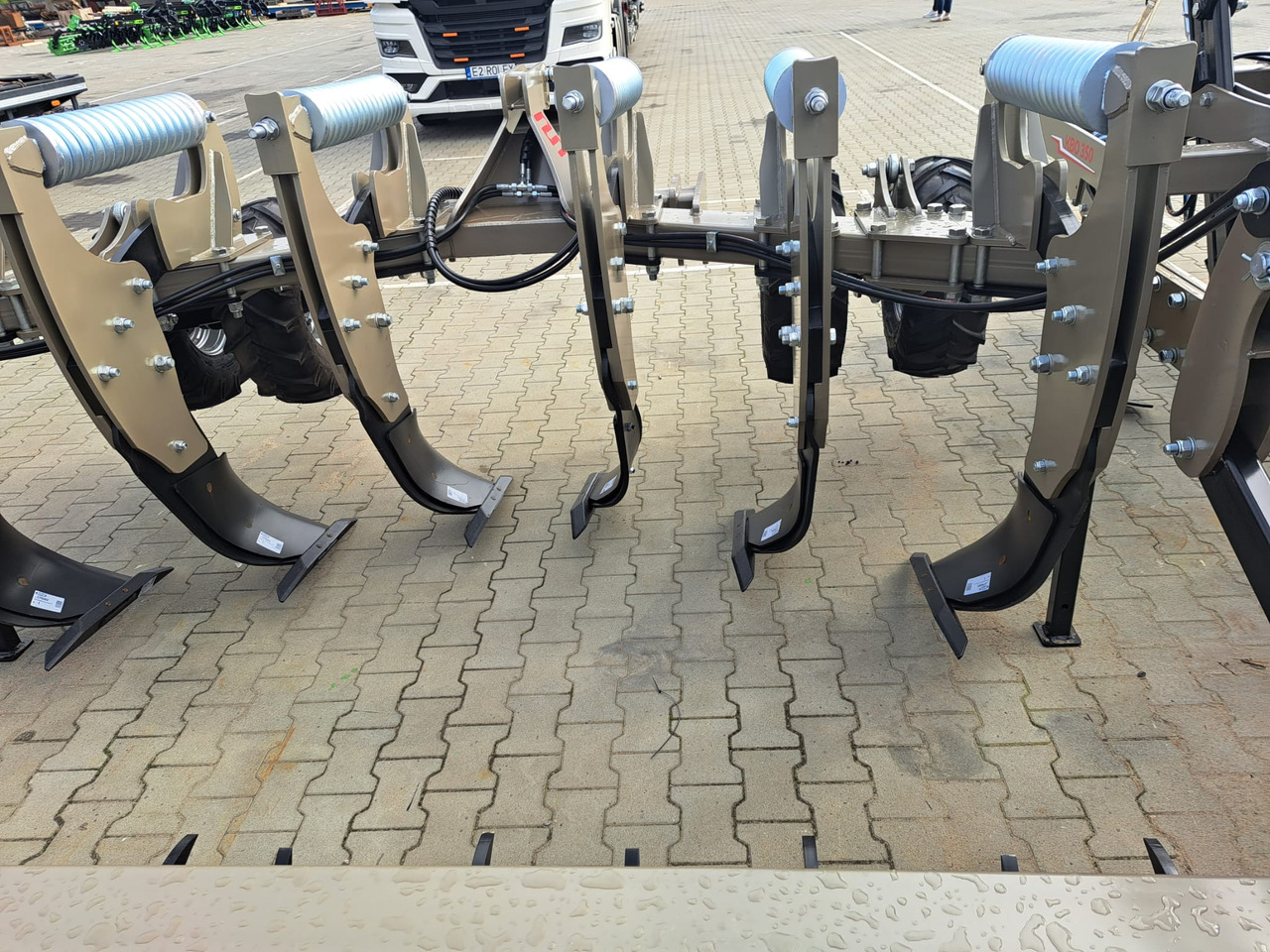 ROLEX Tiefenlockerer / Subsoiler / Décompacteur / Subsolador / Dissodatori / Глубокорыхлитель тип V / Głębosz typ V 3 m - Podrývák: obrázek 4 ROLEX Tiefenlockerer / Subsoiler / Décompacteur / Subsolador / Dissodatori / Глубокорыхлитель тип V / Głębosz typ V 3 m - Podrývák: obrázek 4