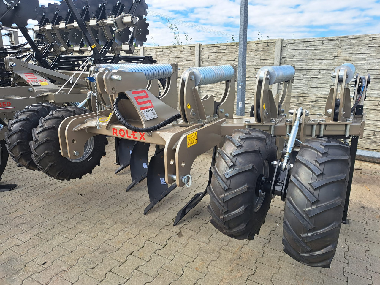 ROLEX Tiefenlockerer / Subsoiler / Décompacteur / Subsolador / Dissodatori / Глубокорыхлитель тип V / Głębosz typ V 3 m - Podrývák: obrázek 1 ROLEX Tiefenlockerer / Subsoiler / Décompacteur / Subsolador / Dissodatori / Глубокорыхлитель тип V / Głębosz typ V 3 m - Podrývák: obrázek 1