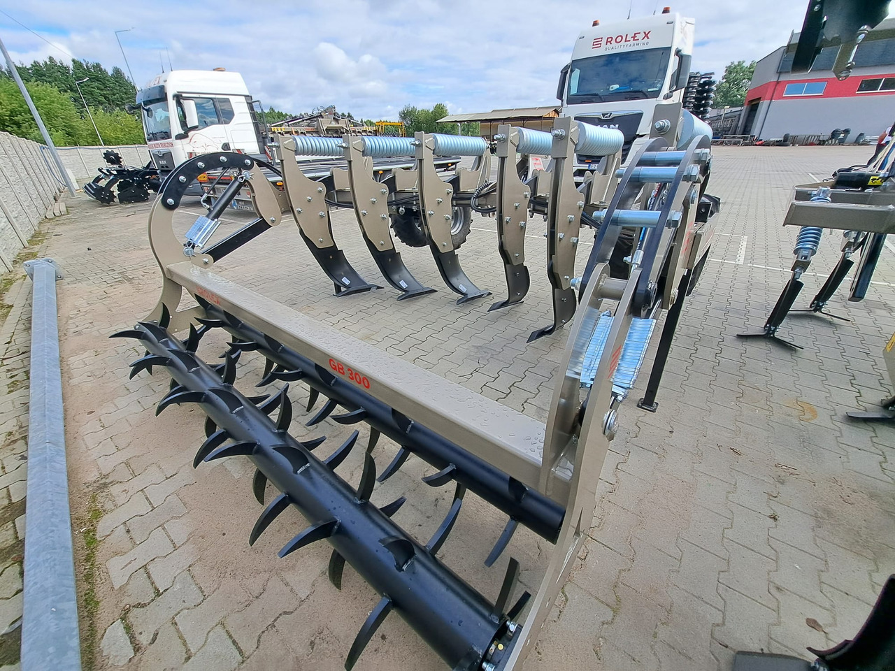ROLEX Tiefenlockerer / Subsoiler / Décompacteur / Subsolador / Dissodatori / Глубокорыхлитель тип V / Głębosz typ V 3 m - Podrývák: obrázek 2 ROLEX Tiefenlockerer / Subsoiler / Décompacteur / Subsolador / Dissodatori / Глубокорыхлитель тип V / Głębosz typ V 3 m - Podrývák: obrázek 2