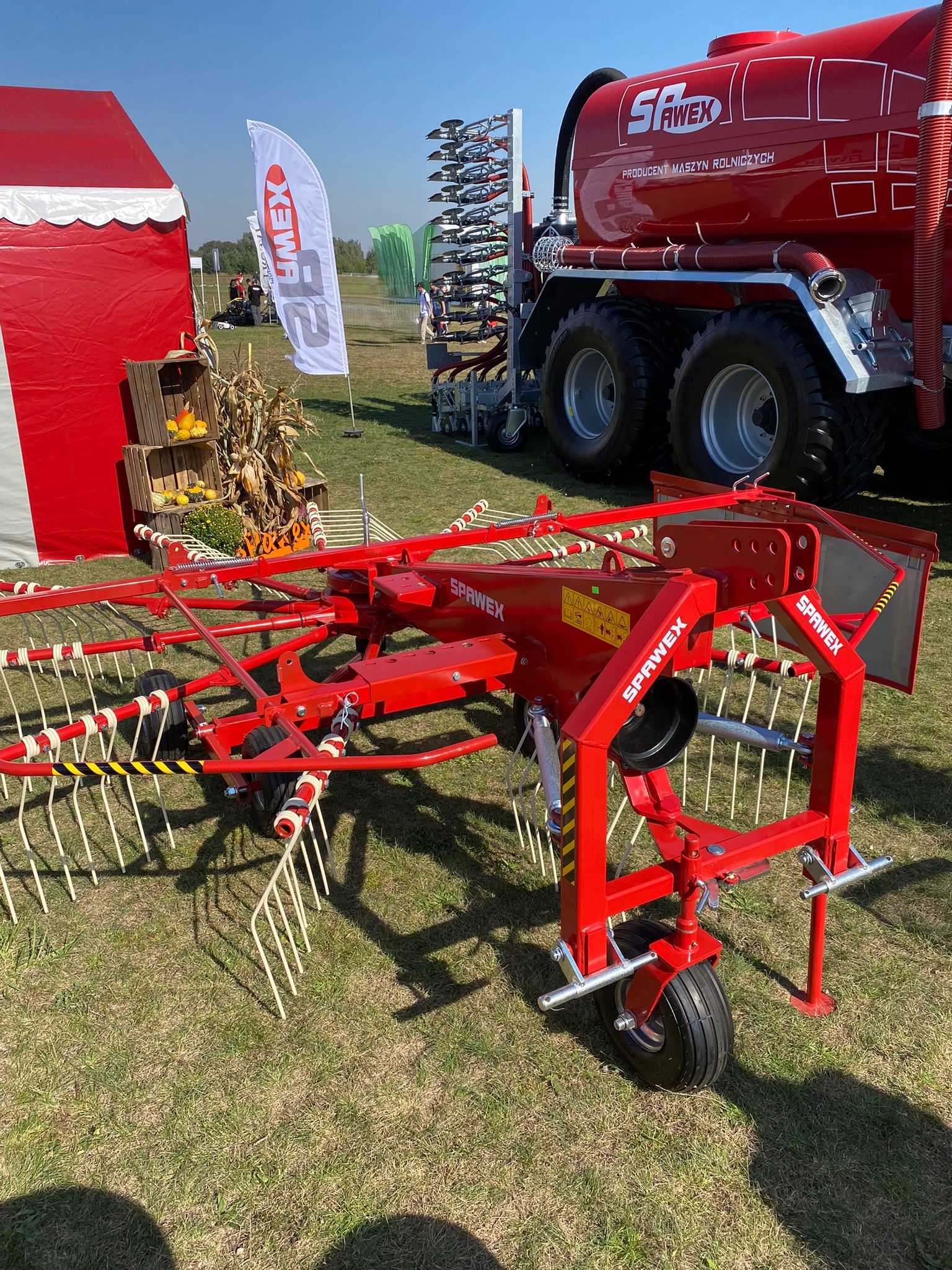Spawex Kreiselschwader / Rake / Andaineur / Rastrillo / Rastrello / Zgrabiarka 4,5 m - Obraceč/ Shrnovač: obrázek 2 Spawex Kreiselschwader / Rake / Andaineur / Rastrillo / Rastrello / Zgrabiarka 4,5 m - Obraceč/ Shrnovač: obrázek 2