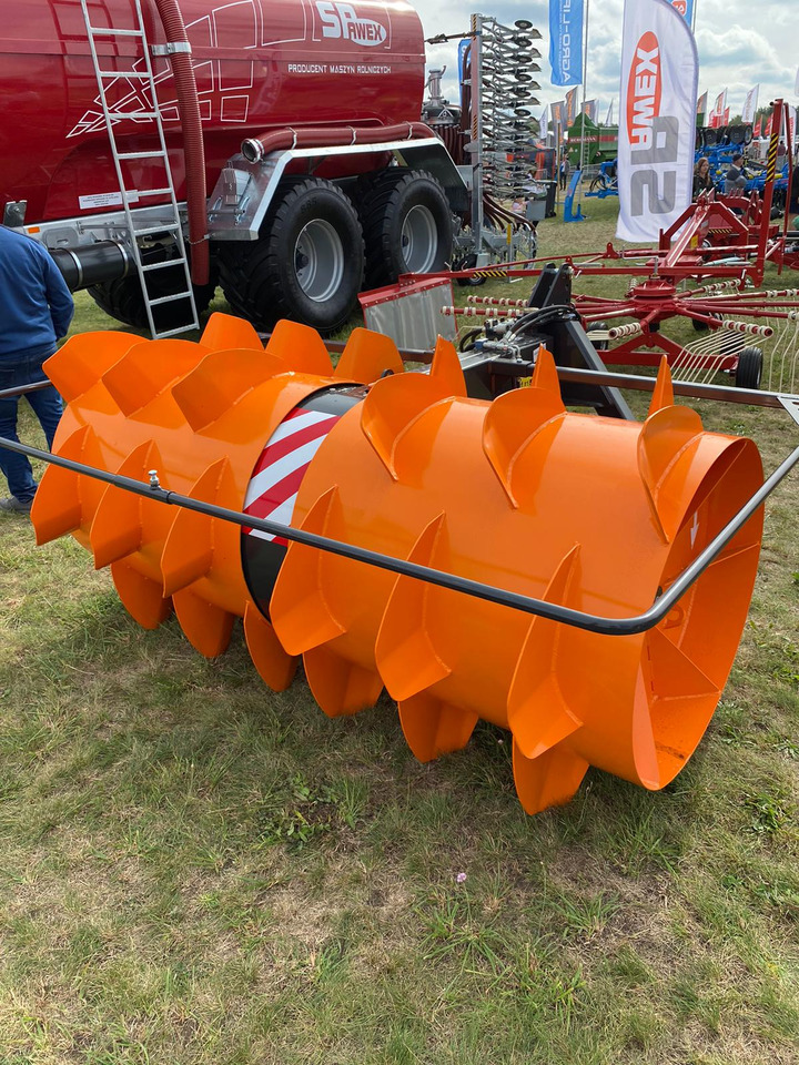 Spawex Silowalze / Silage spreader / Épandeur d'ensilage / Spandiconcime / Esparcidor de forraje verde / Кормораспределитель / Rozgarniacz do zielonki Tornado 2,2 m - Stroj na sklizeň pícnin: obrázek 2 Spawex Silowalze / Silage spreader / Épandeur d'ensilage / Spandiconcime / Esparcidor de forraje verde / Кормораспределитель / Rozgarniacz do zielonki Tornado 2,2 m - Stroj na sklizeň pícnin: obrázek 2