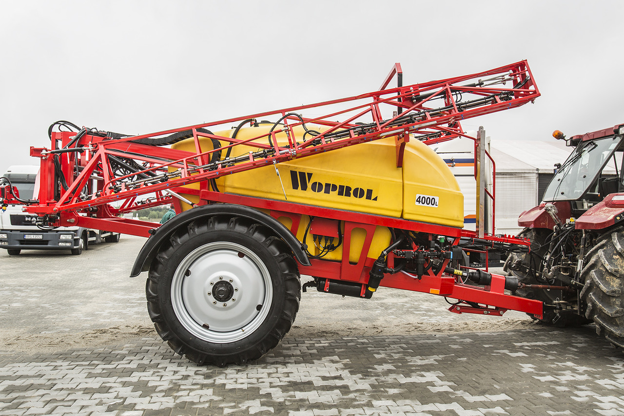 WOPROL Feldspritze / Sprayer / Pulvérisateur / Opryskiwacz 4000 L - Tažený postřikovač: obrázek 1 WOPROL Feldspritze / Sprayer / Pulvérisateur / Opryskiwacz 4000 L - Tažený postřikovač: obrázek 1
