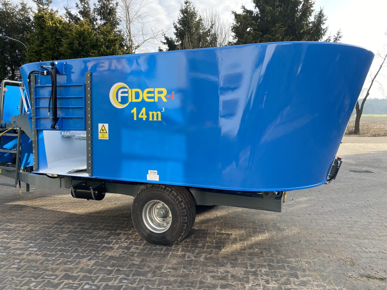 ZAMET Futtermischwagen / Feed mixer / Melangeuse / Carro miscelatore / Vagoneta 2 sinfines / Кормораздатчик 2 шнека / Wóz paszowy 14 m3 - Krmný míchací vůz: obrázek 3 ZAMET Futtermischwagen / Feed mixer / Melangeuse / Carro miscelatore / Vagoneta 2 sinfines / Кормораздатчик 2 шнека / Wóz paszowy 14 m3 - Krmný míchací vůz: obrázek 3