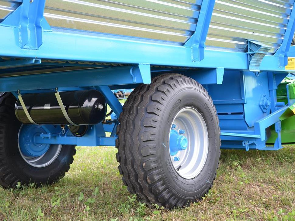 ZAMET Mähladewagen / Green forage mower / Remorque autochargeuse / Autocaricante / Самозагружающийся прицеп с косилкой / Przyczepa samozaładowcza z kosiarką bebnową T635 - Samonakládací vůz: obrázek 3 ZAMET Mähladewagen / Green forage mower / Remorque autochargeuse / Autocaricante / Самозагружающийся прицеп с косилкой / Przyczepa samozaładowcza z kosiarką bebnową T635 - Samonakládací vůz: obrázek 3