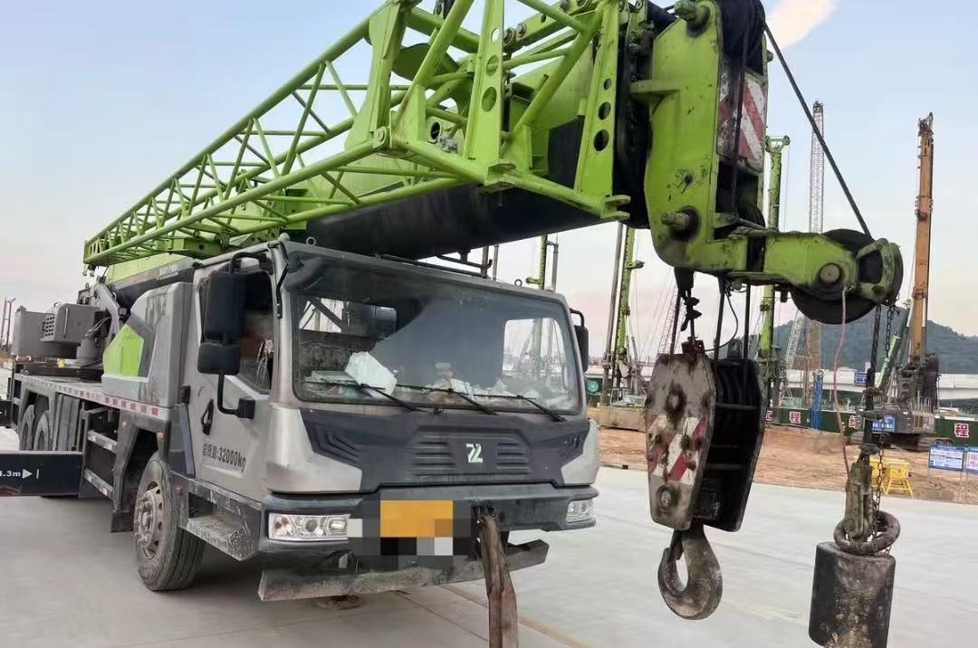 ZOOMLION ZTC300V - Autojeřáb: obrázek 1 ZOOMLION ZTC300V - Autojeřáb: obrázek 1