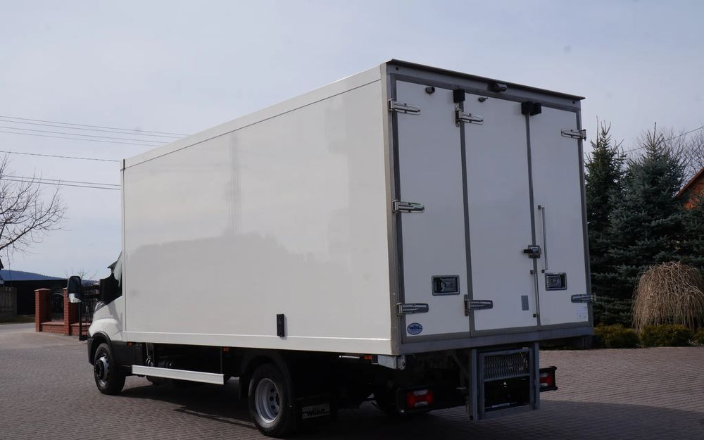 Iveco DAILY 70c17 CHŁODNIA 5 m Thermo king V-500 MAX Wzorowy Stan - Chladírenský nákladní automobil: obrázek 4 Iveco DAILY 70c17 CHŁODNIA 5 m Thermo king V-500 MAX Wzorowy Stan - Chladírenský nákladní automobil: obrázek 4
