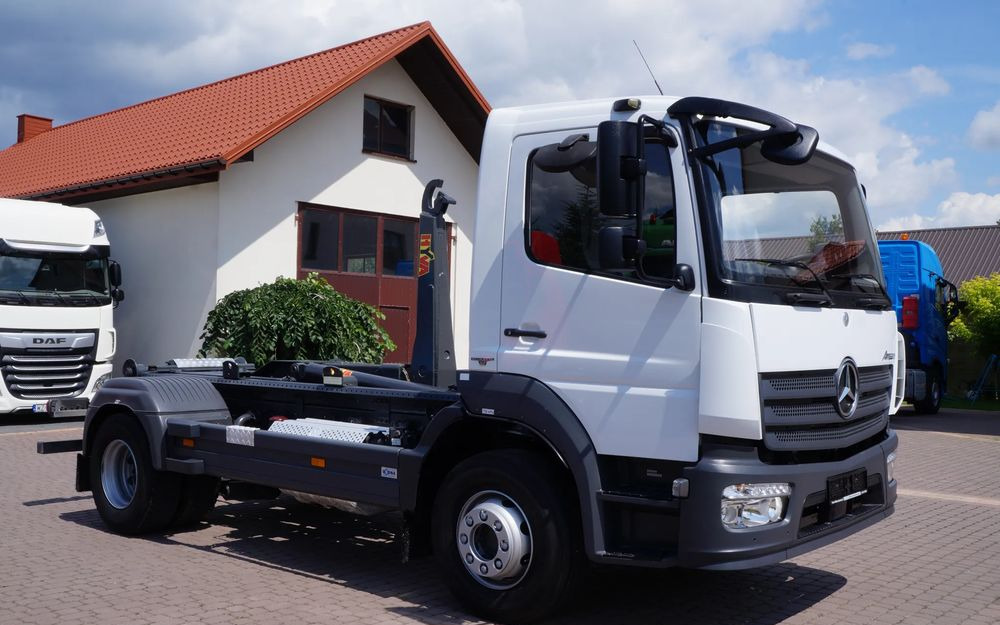 Mercedes-Benz ATEGO 1621 1624 EURO 6 HAKOWIEC HYVA DMC 16.000 KG ŁAD. 10.000 KG NISKI PRZEBIEG - Hákový nosič kontejnerů: obrázek 4 Mercedes-Benz ATEGO 1621 1624 EURO 6 HAKOWIEC HYVA DMC 16.000 KG ŁAD. 10.000 KG NISKI PRZEBIEG - Hákový nosič kontejnerů: obrázek 4