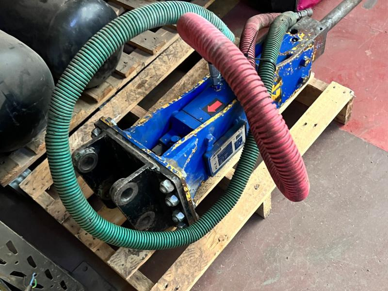 ARDEN AB0082 BRH Brise roche hydraulique - 1 à 3T - Hydraulické kladivo: obrázek 1 ARDEN AB0082 BRH Brise roche hydraulique - 1 à 3T - Hydraulické kladivo: obrázek 1