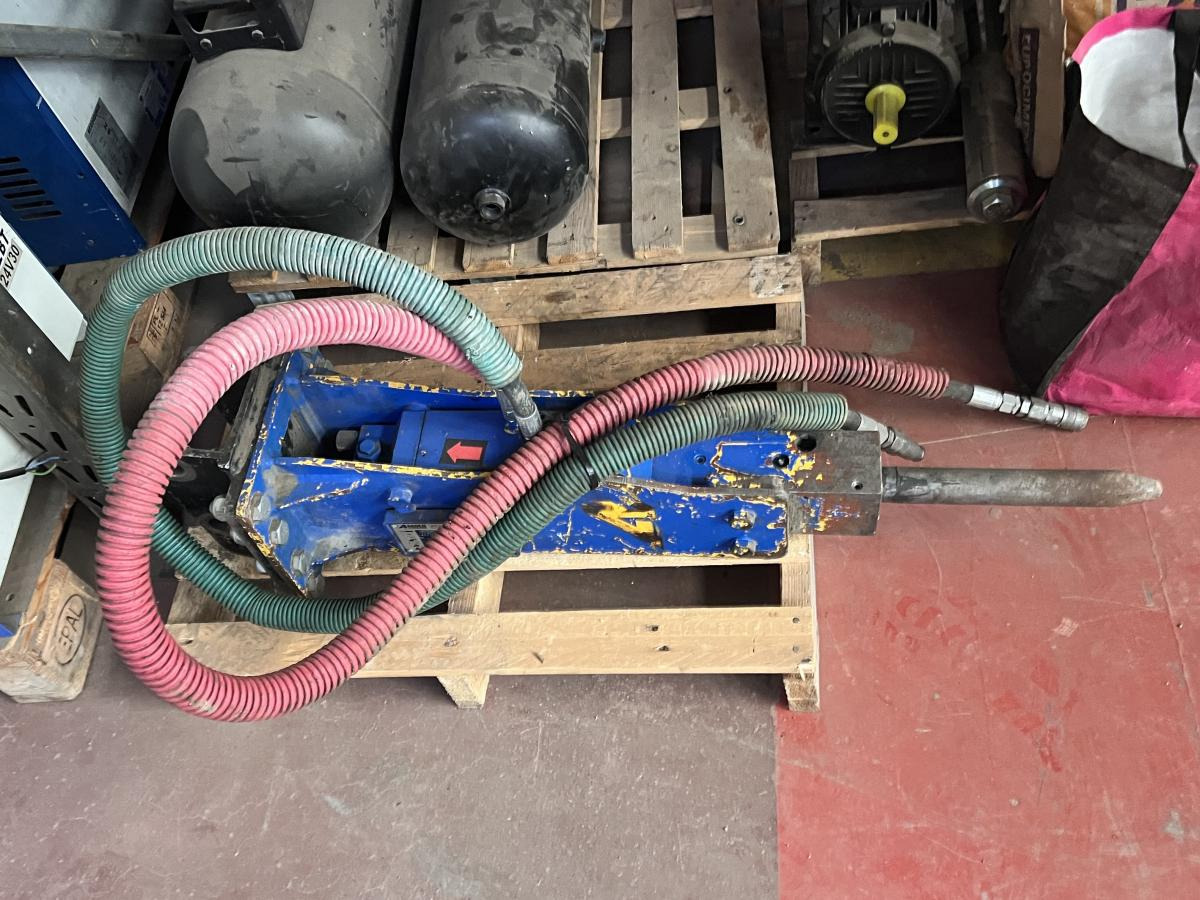 ARDEN AB0082 BRH Brise roche hydraulique - 1 à 3T - Hydraulické kladivo: obrázek 2 ARDEN AB0082 BRH Brise roche hydraulique - 1 à 3T - Hydraulické kladivo: obrázek 2