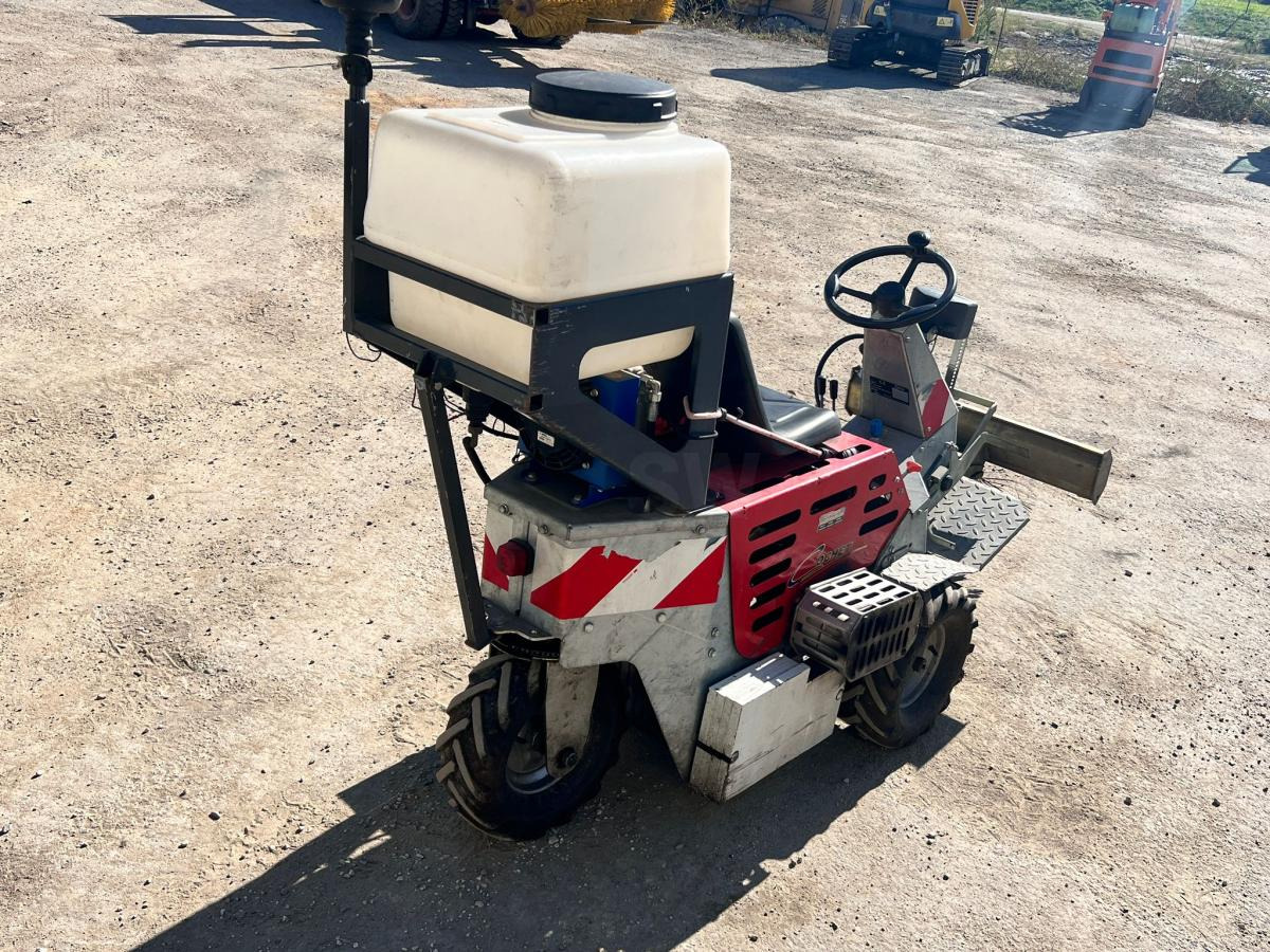 Cochet Balayeuse de désherbage automotrice Gecko (NET DE TVA) - Průmyslový zametací stroj: obrázek 4 Cochet Balayeuse de désherbage automotrice Gecko (NET DE TVA) - Průmyslový zametací stroj: obrázek 4