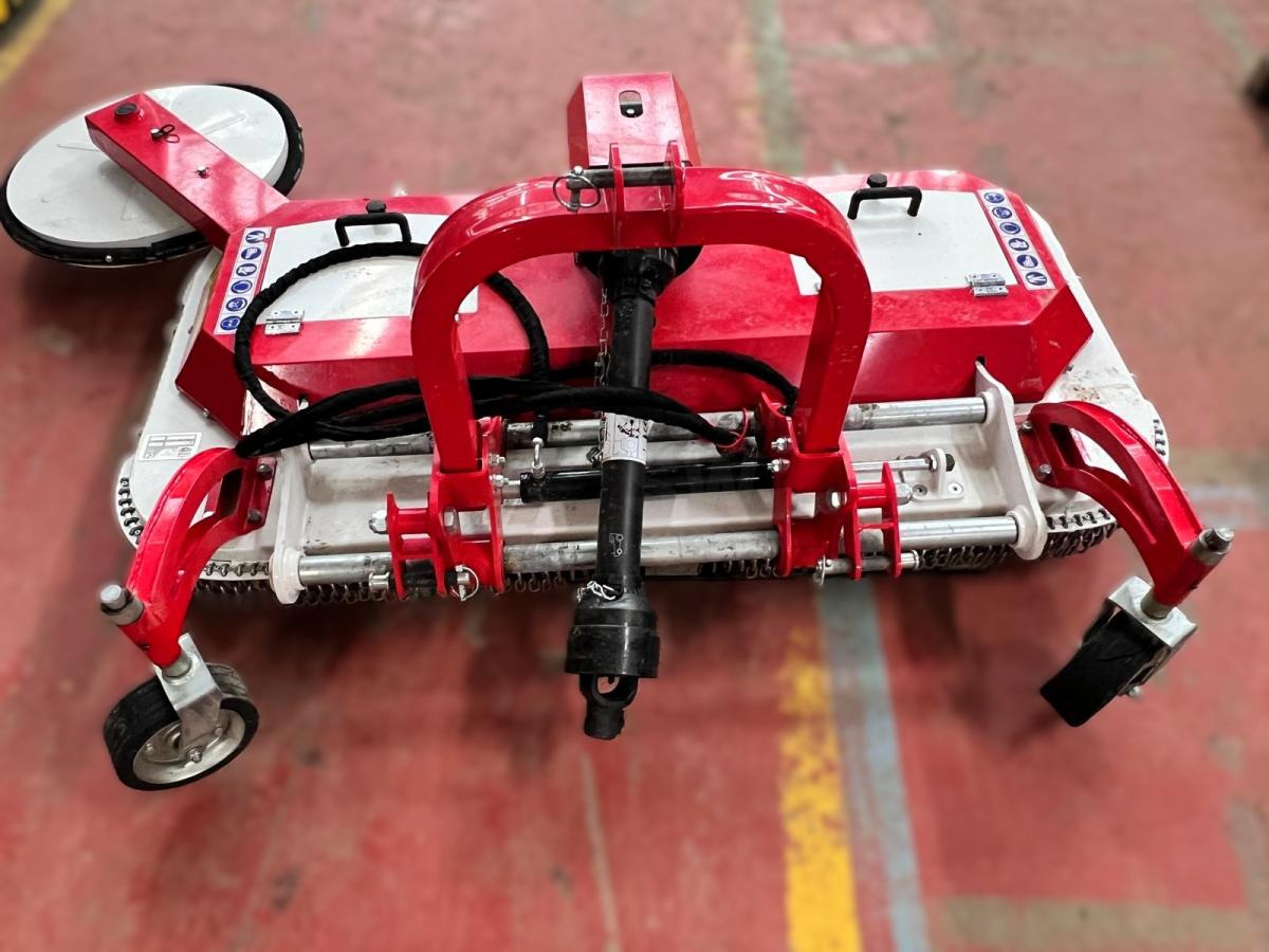 Giemme FMU180 Tondeuse portée attache 3 points pour tracteur - Kladívkový mulčovač: obrázek 3 Giemme FMU180 Tondeuse portée attache 3 points pour tracteur - Kladívkový mulčovač: obrázek 3