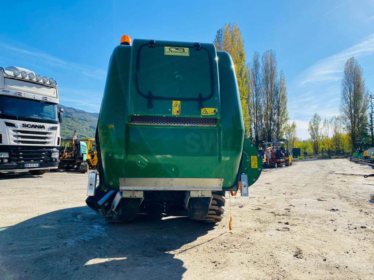 John Deere 2038R avec plateau de coupe et bas de ramassage - Malotraktor: obrázek 4 John Deere 2038R avec plateau de coupe et bas de ramassage - Malotraktor: obrázek 4