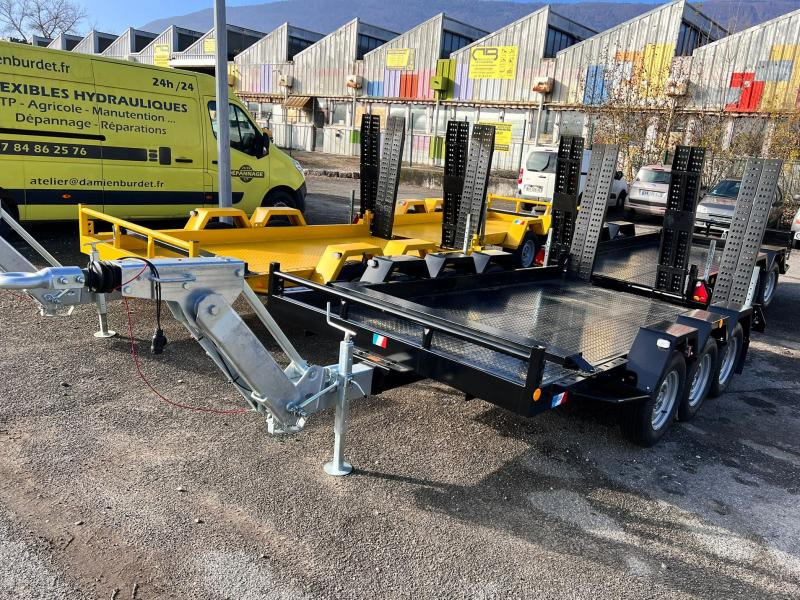 Moiroud TR3500 3 ESSIEUX 3T5 NEUVE MOIROUD NOIRE LARGE - Přepravník stavebních strojů: obrázek 1 Moiroud TR3500 3 ESSIEUX 3T5 NEUVE MOIROUD NOIRE LARGE - Přepravník stavebních strojů: obrázek 1
