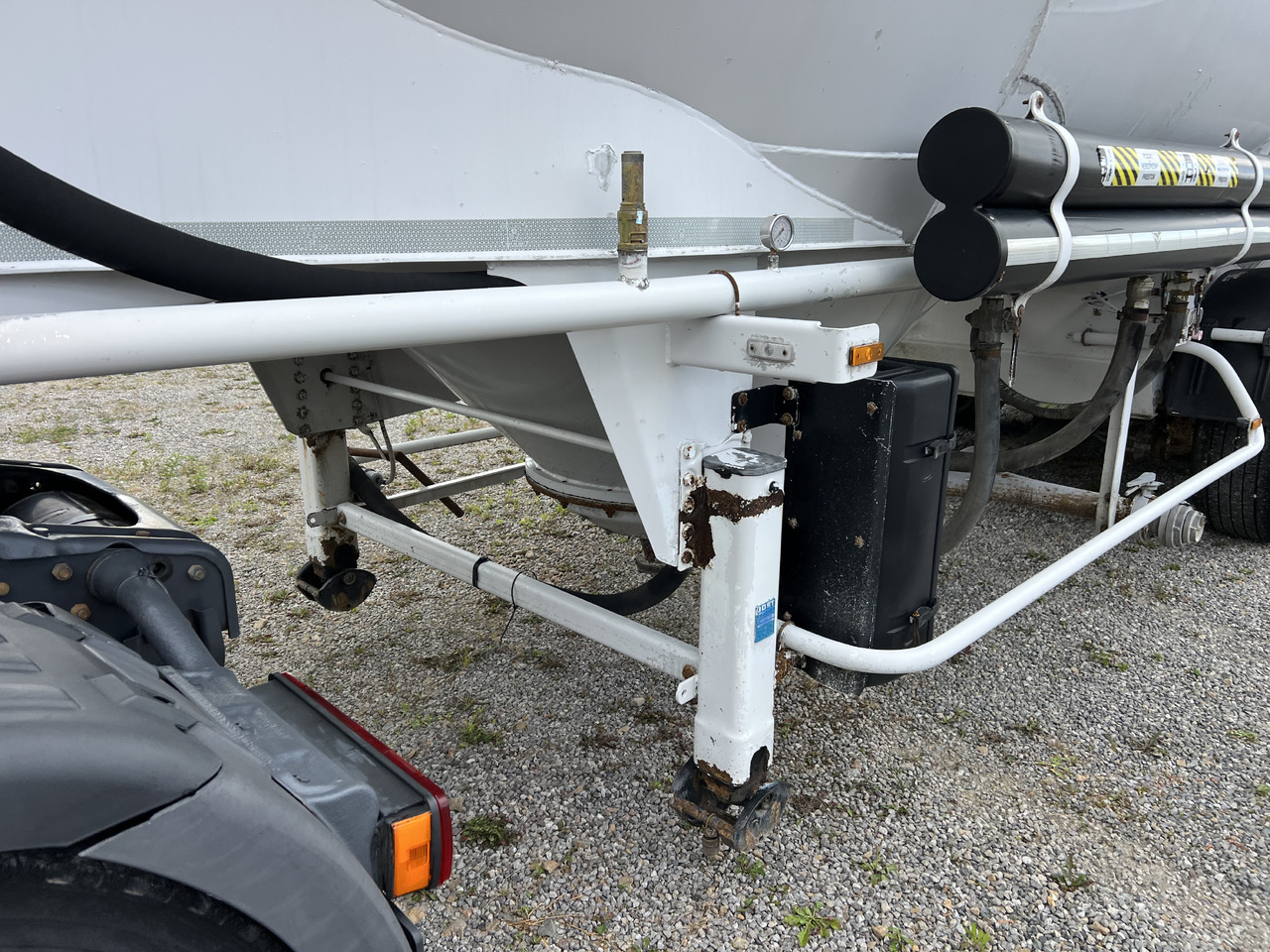 SPITZER S27DR-F010 - Silo cisterna: obrázek 4 SPITZER S27DR-F010 - Silo cisterna: obrázek 4