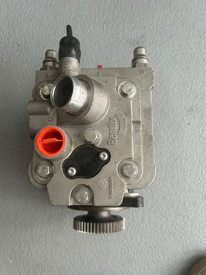 MERCEDES-BENZ KNORR-BREMSE-BENDIX- A0011304515 - Kompresor: obrázek 2 MERCEDES-BENZ KNORR-BREMSE-BENDIX- A0011304515 - Kompresor: obrázek 2