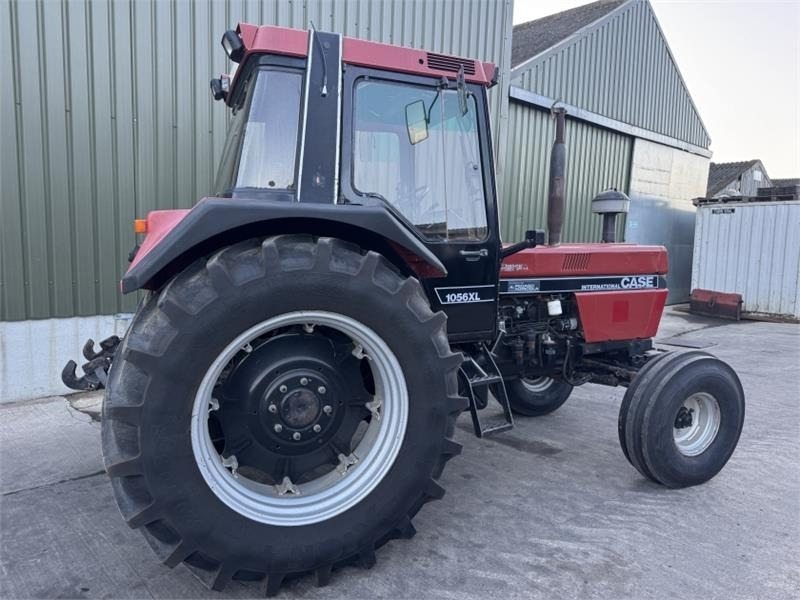 Case International 1056XL 2WD - Traktor: obrázek 2 Case International 1056XL 2WD - Traktor: obrázek 2