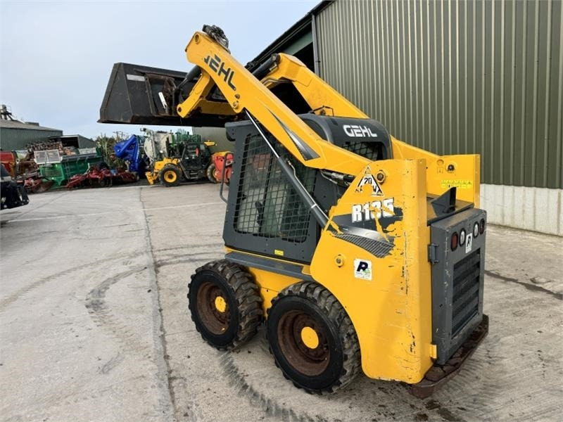 Gehl R135 Skid Steer - Smykový nakladač: obrázek 2 Gehl R135 Skid Steer - Smykový nakladač: obrázek 2
