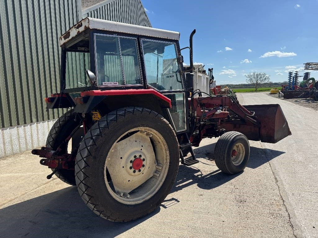 International 584 c/w International Loader - Traktor: obrázek 4 International 584 c/w International Loader - Traktor: obrázek 4