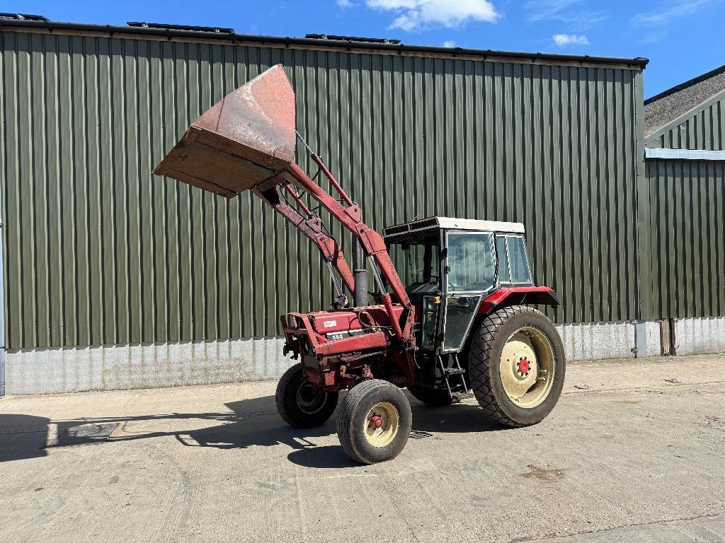 International 584 c/w International Loader - Traktor: obrázek 1 International 584 c/w International Loader - Traktor: obrázek 1