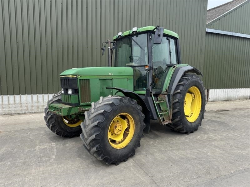 John Deere John Deere 6800 - Traktor: obrázek 1 John Deere John Deere 6800 - Traktor: obrázek 1