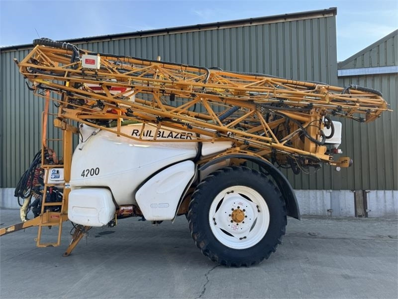 Knight Trailblazer 4200l 36m Trailed Sprayer - Nesený postřikovač: obrázek 2 Knight Trailblazer 4200l 36m Trailed Sprayer - Nesený postřikovač: obrázek 2