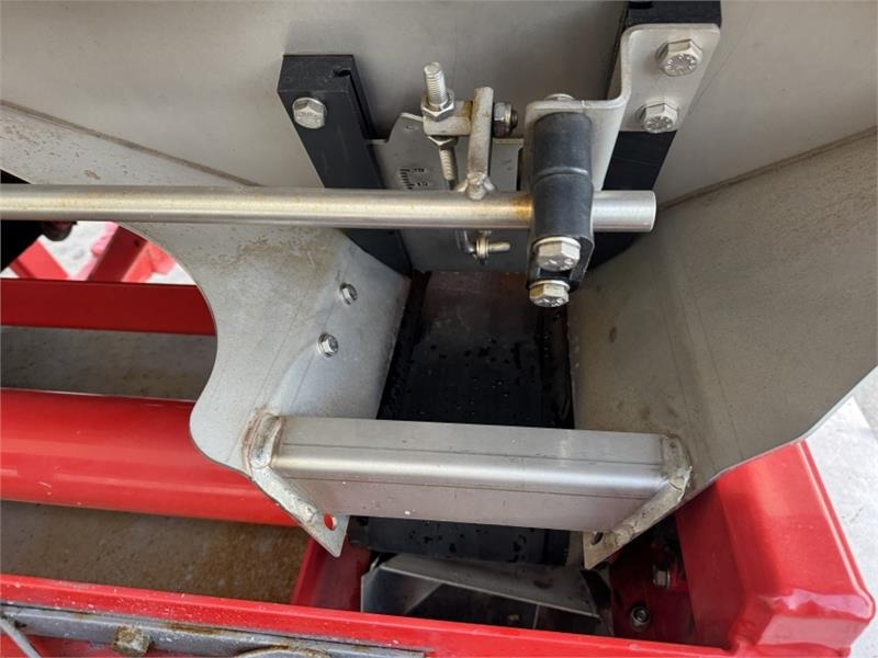 Rozmetadlo hnoje Krm F2 3000 Fert Spreader: obrázek 13