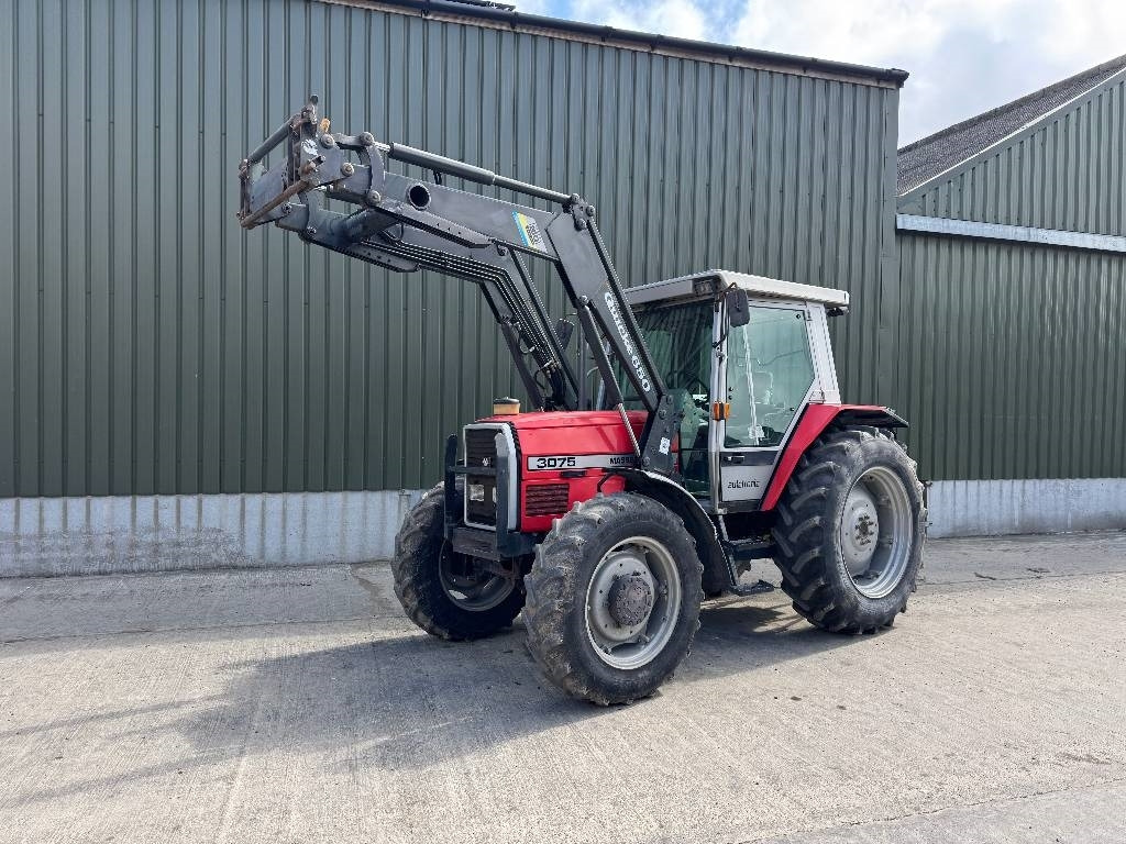 Massey Ferguson 3075 Dynashift - Traktor: obrázek 1 Massey Ferguson 3075 Dynashift - Traktor: obrázek 1