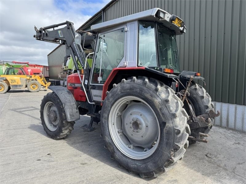 Massey Ferguson Massey Ferguson 3075 Dynashift *Low Hours* - Traktor: obrázek 2 Massey Ferguson Massey Ferguson 3075 Dynashift *Low Hours* - Traktor: obrázek 2