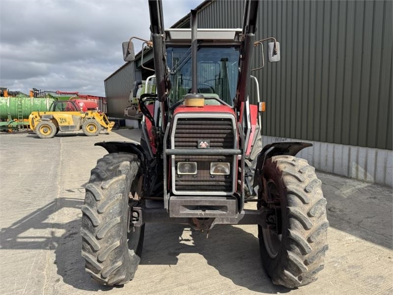 Massey Ferguson Massey Ferguson 3075 Dynashift *Low Hours* - Traktor: obrázek 5 Massey Ferguson Massey Ferguson 3075 Dynashift *Low Hours* - Traktor: obrázek 5