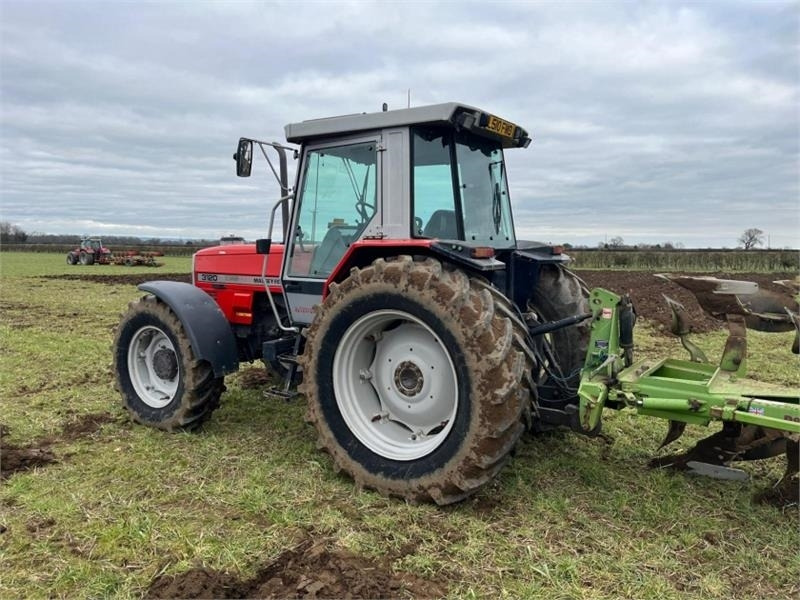 Massey Ferguson Massey Ferguson 3120 Dynashift - Traktor: obrázek 2 Massey Ferguson Massey Ferguson 3120 Dynashift - Traktor: obrázek 2