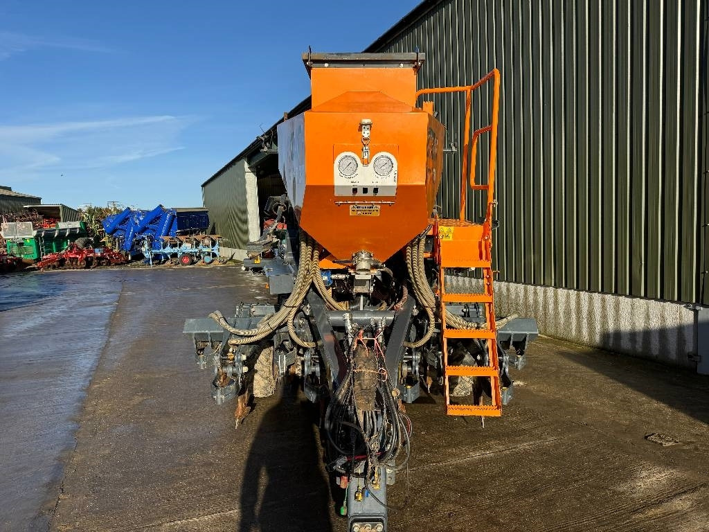 Mzuri Pro-Till 3T **Grain and Fert** - Secí stroj: obrázek 5 Mzuri Pro-Till 3T **Grain and Fert** - Secí stroj: obrázek 5