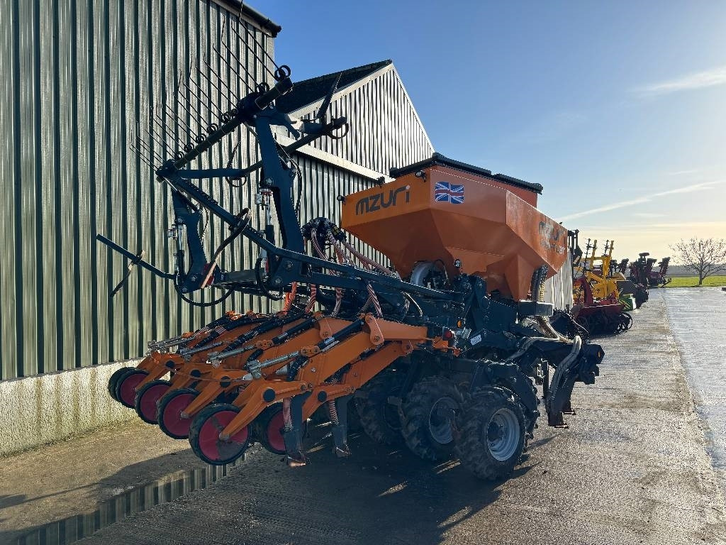 Mzuri Pro-Till 3T **Grain and Fert** - Secí stroj: obrázek 3 Mzuri Pro-Till 3T **Grain and Fert** - Secí stroj: obrázek 3