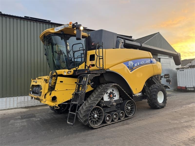 New Holland CR9080 c/w 30ft Varifeed Header - Příslušenství ke kombajnům: obrázek 1 New Holland CR9080 c/w 30ft Varifeed Header - Příslušenství ke kombajnům: obrázek 1