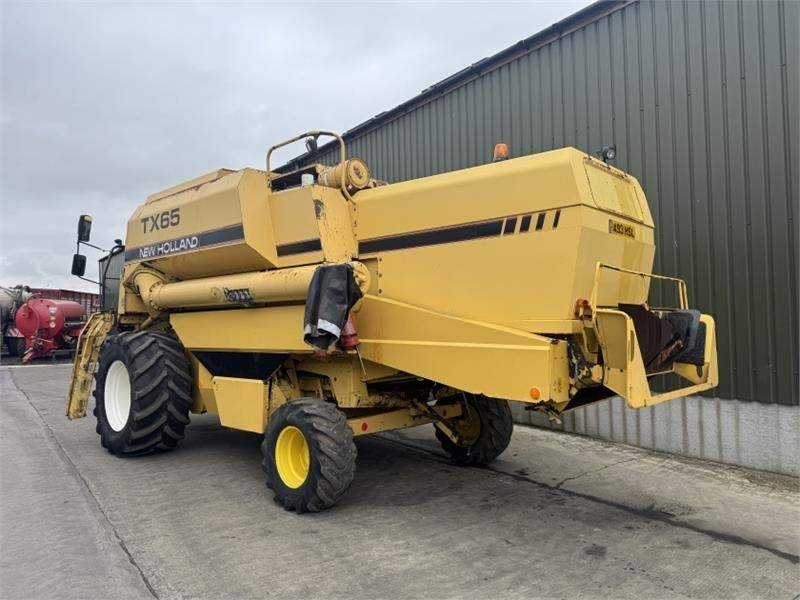 New Holland TX65 c/w 17ft Header - Příslušenství ke kombajnům: obrázek 2 New Holland TX65 c/w 17ft Header - Příslušenství ke kombajnům: obrázek 2