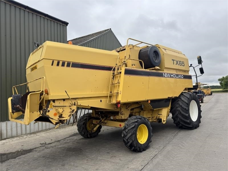 New Holland TX65 c/w 17ft Header - Příslušenství ke kombajnům: obrázek 4 New Holland TX65 c/w 17ft Header - Příslušenství ke kombajnům: obrázek 4